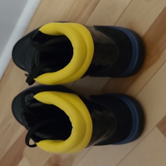 Authentic Gucci high top shoe - Picture 4 of 7